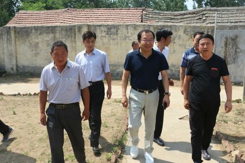 三众集团董事长朱凤涛一行到洪沟村对接交流工作