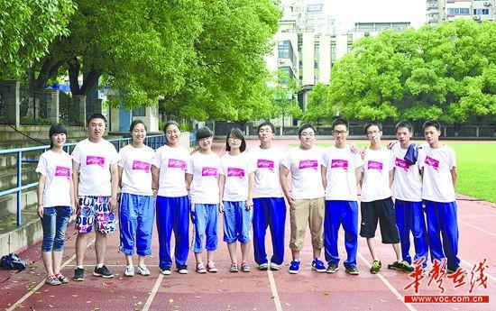 6月26日,长沙市雅礼中学,今年高考有6对双胞胎(左起一对是龙凤胎)