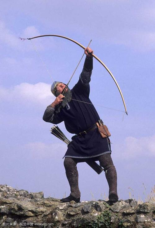 英格兰长弓,不上弓弦的样子,一般就是一根木棍.