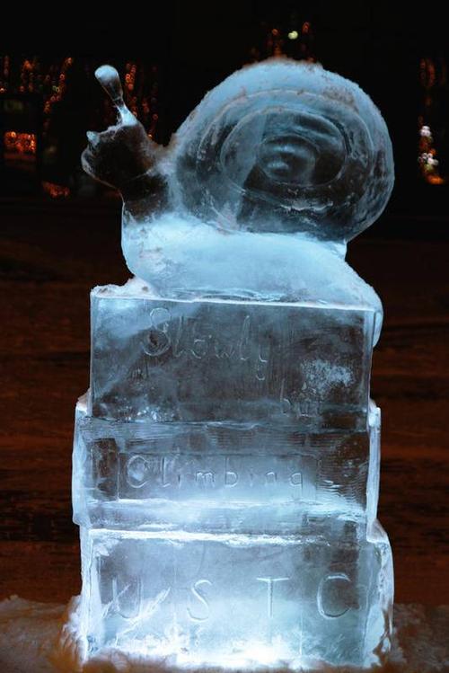 [原创]欣赏:"哈工大"校园冰雕