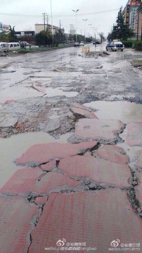 坑坑洼洼的意思