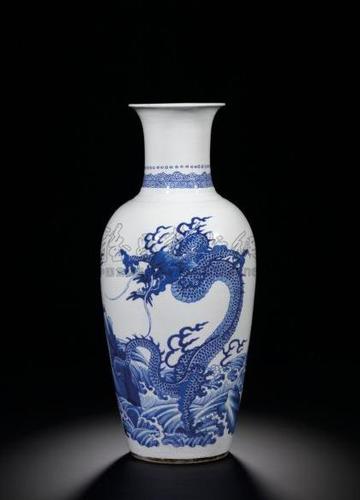 3105 清康熙 青花"海水云龙"图观音瓶