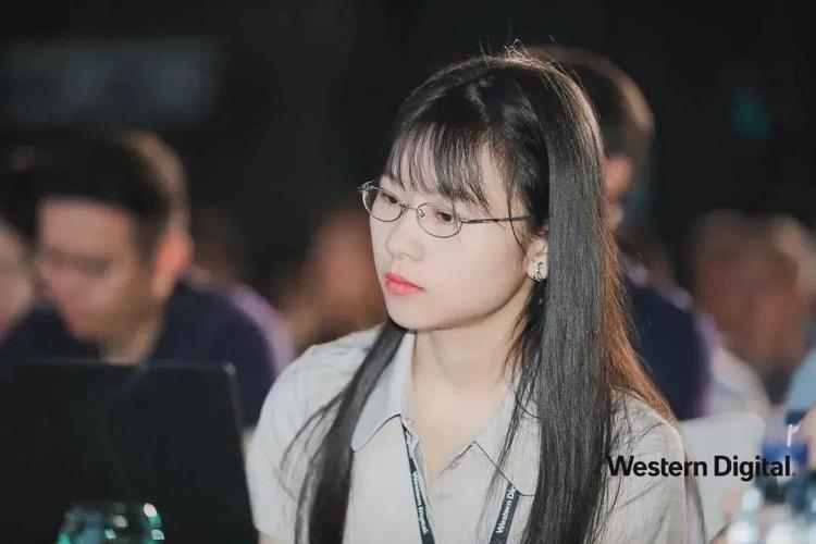 张霁的华中科技大学博士同学姚婷,这次也入选华为"天