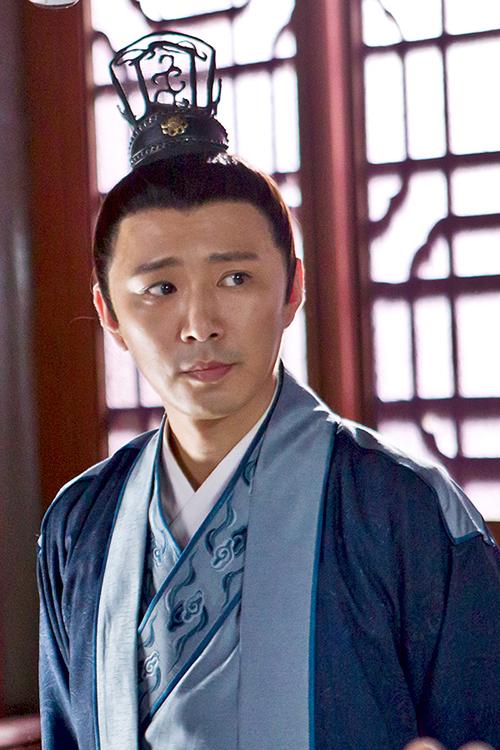 象征国家太平,还有"六合一统帽"即"瓜皮帽",(入清剃发后,为适应新发型