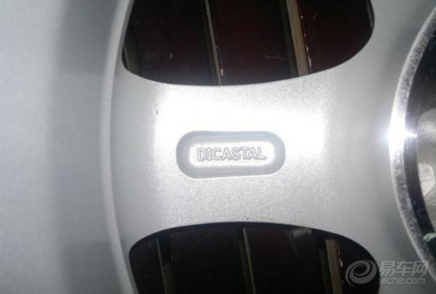 背腔轮辐上必须有戴卡和丰田标志,即上面图片显示的"dicastal"和