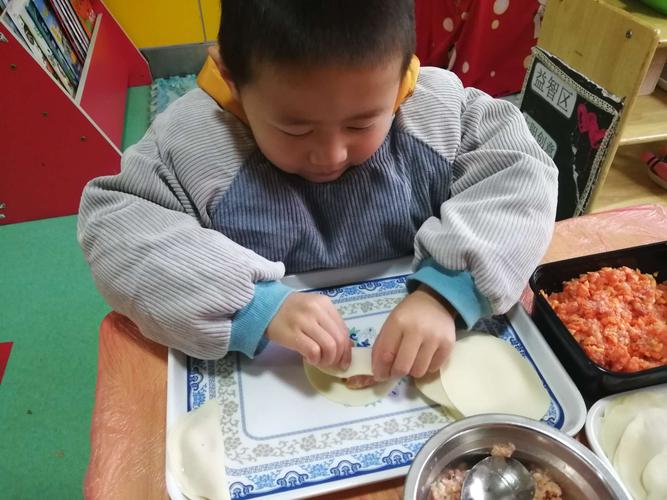 小班——包饺子