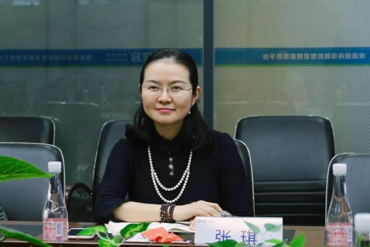 张琪院长在33岁的年纪晋升研究员,34岁成为博士生导师,成为当时中山