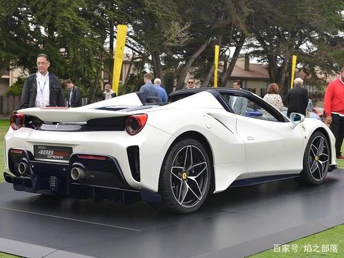 法拉利白色488跑车