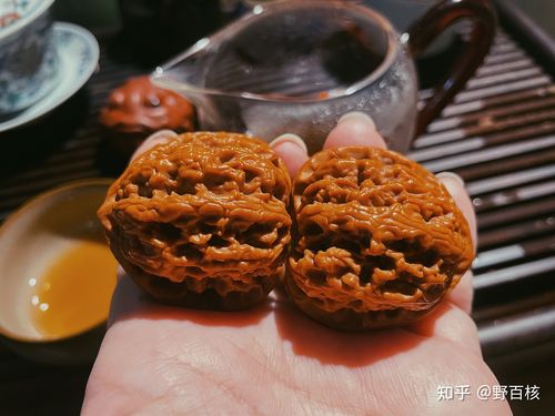 文玩核桃梨木台狮子头