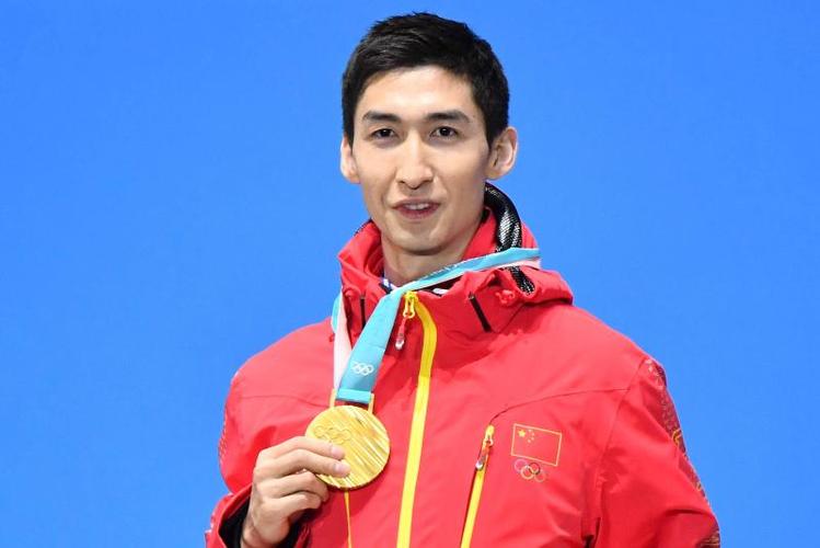 武大靖登上平昌冬奥会短道速滑男子500米最高领奖台