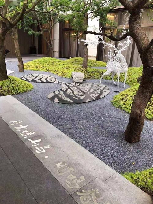 碎石用到院子里真美