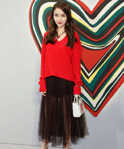 鸡心领毛衣又火了,不仅少女辣妈爱穿,娘娘们也喜欢!