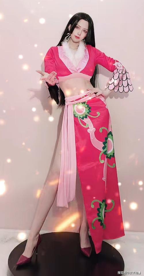 原创绝美大神cos海贼女帝汉库克颜值超原版身材更绝大长腿爱了