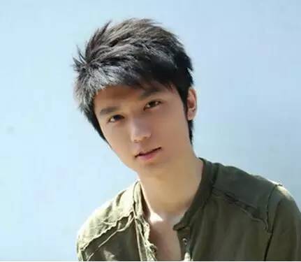 男生短碎发发型图片欣赏