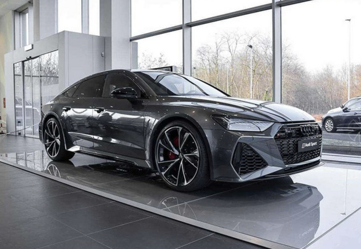 新款奥迪rs7实拍图曝光搭载40tv8发动机