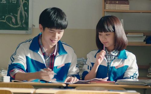 耿耿余淮上课图片