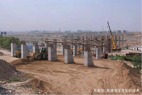 高速液压夯实机如何对桥台背开展工程施工