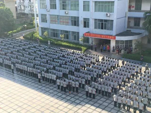 漳平一中2017级高一新生军训圆满结束,来看看有你熟悉的身影吗?