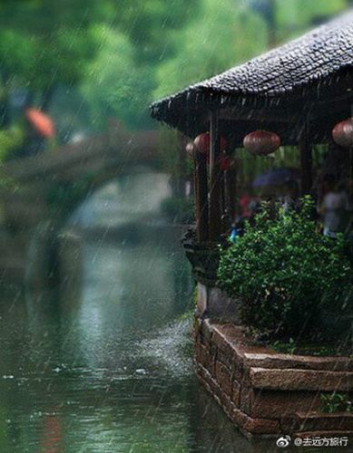 几度烟雨浓,几度梦魂牵,而今又是江南烟雨时.