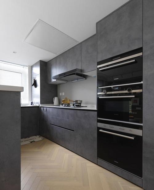 嵌入电器的话,建议从高到低按照微波炉/咖啡机,烤箱/蒸箱,洗碗机的