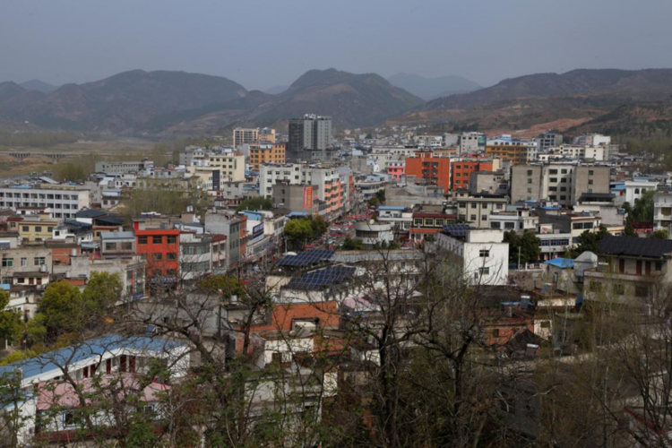 开车与妈妈结伴而行,横跨南阳盆地,前往鸡鸣闻三省的淅川县荆紫关古镇