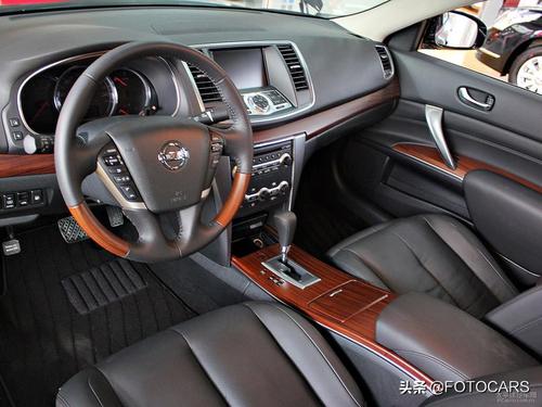 08款天籁公爵2.5l内饰,前排都配有腿托,移动大沙发太舒服