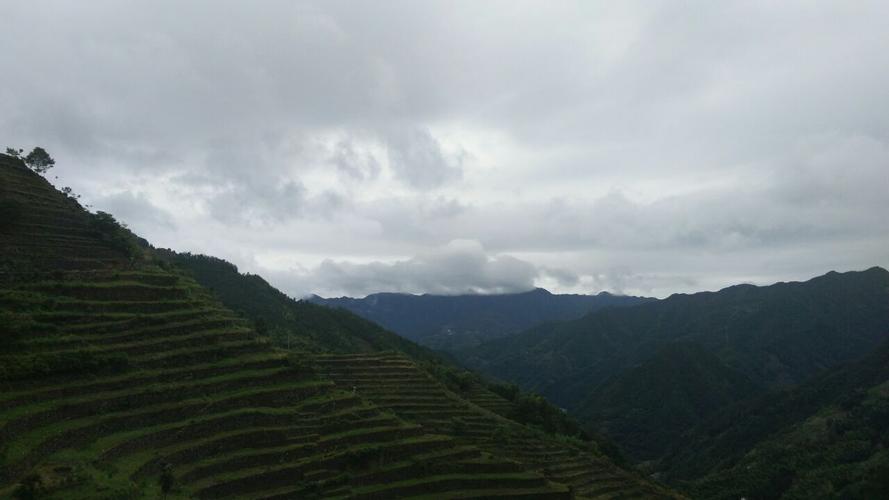 蜈蚣岭村
