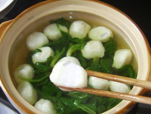 菠菜鱼圆汤的做法_菠菜鱼圆汤怎么做