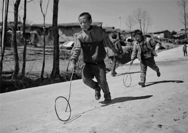 4种七八十年代农村不用钱的玩具,都是回忆,看看你玩过