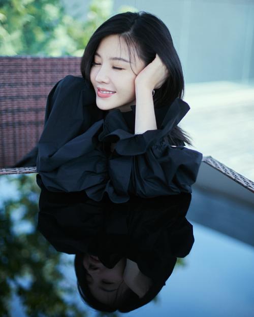 简介:杨子姗性感甜酷写真图片,分享一组杨子姗图片给大家,图中的明星