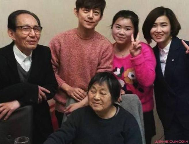 何炅的家庭背景 何炅父亲照片,做什么的