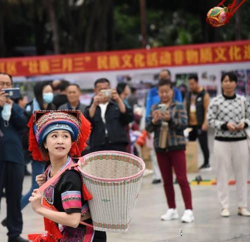 广西百色右江区:"壮族三月三"浓浓民俗情