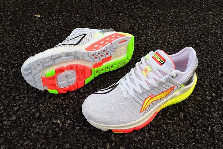 李宁烈骏5代稳定跑鞋的价值在哪里?