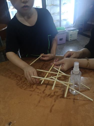 九根筷子搭桥,承载力超强