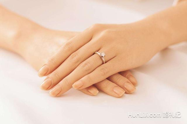 无名指戴戒指的含义