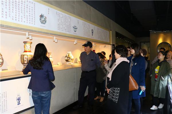 首经贸教师参观北京陶瓷艺术馆