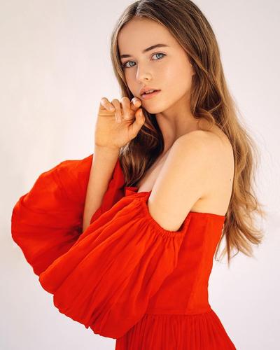 被誉为世界第一美少女的俄罗斯童模长大了如今她颜值依然爆表