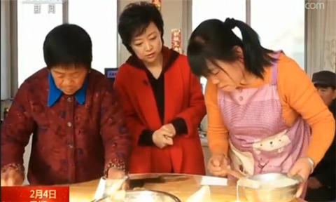 彭坤说,她小时候,迁安还是个小县城,过年的时候,全家都会回到县城下面
