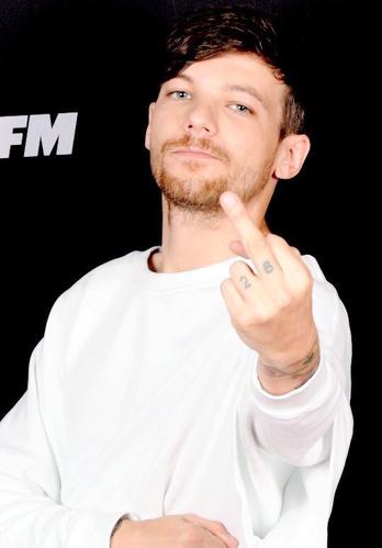 如何评价onedirection成员louistomlinson