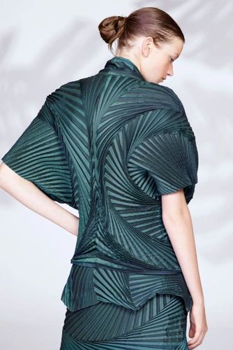 面料魔法师三宅一生|一块布的艺术,却让无数大佬成为他的粉丝!