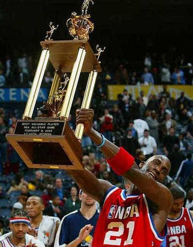 nba史上最大的全明星mvp奖杯 本是为乔丹定做 缘何却