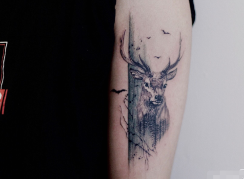 2020鹿纹身图案大全男 鹿头纹身的寓意(18)