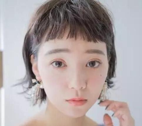2017年流行短发发型:齐耳短发依旧是潮流的趋势