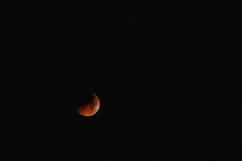 一夜不眠,只为了火星冲月和月全食,换来一个月亮的笑脸