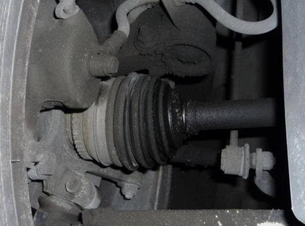 老掉半轴是什么问题换半轴还是换球笼