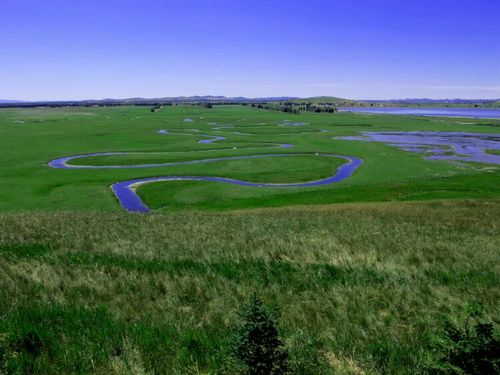 这种千回百转蜿蜒曲折状如九曲连环的河流要欣赏不容易.