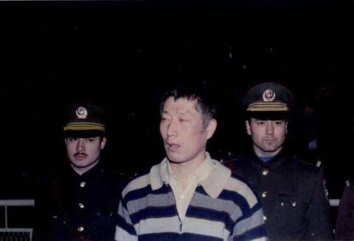 白宝山疯狂杀人打死无辜群众15人抢夺现金140多万作案动机令人深思