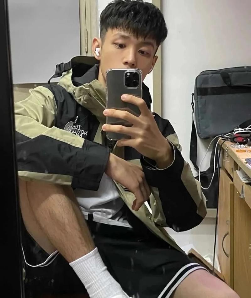 网红乐仔复出后视频点赞量超百万阳光帅气如今的他越来越火