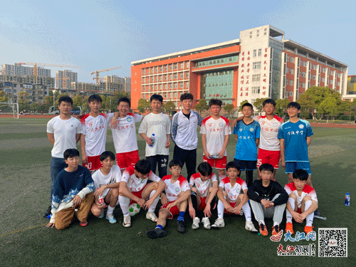 进贤县李渡中学足球健儿出征南昌市青少年校园足球联赛