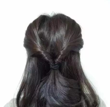 扎头发简单又好看步骤 夏天出门必备日常扎发